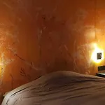 Wheelhouse Euphrate Houseboat Bed & Breakfast