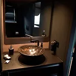 Wheelhouse Euphrate Houseboat Bed & Breakfast Amsterdam