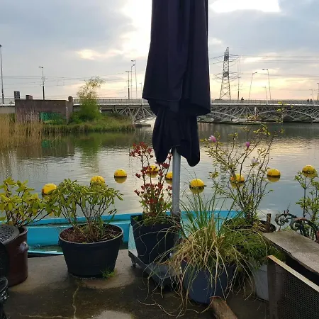 Wheelhouse Euphrate Houseboat Bed & Breakfast 3*