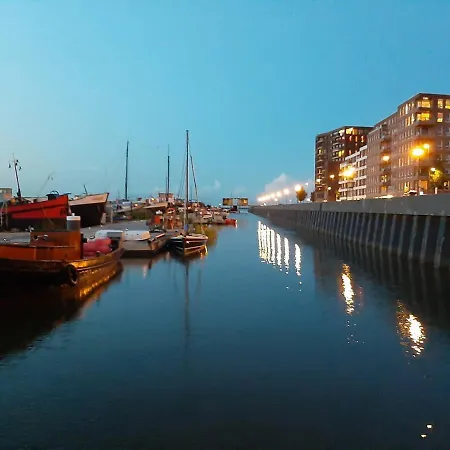Bed & Breakfast Wheelhouse Euphrate Houseboat