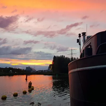 Wheelhouse Euphrate Houseboat 3* Amsterdam
