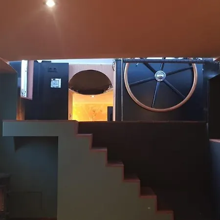 ベッド・アンド・ブレックファスト Wheelhouse Euphrate Houseboat *