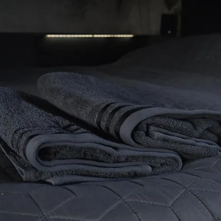 Wheelhouse Euphrate Houseboat Bed & Breakfast Amsterdam