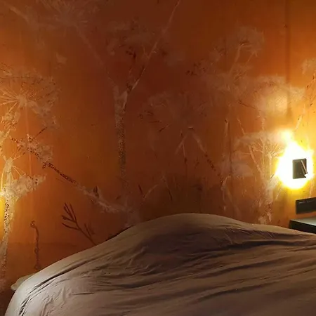 Wheelhouse Euphrate Houseboat Bed & Breakfast