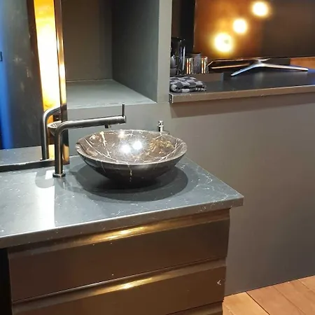 Wheelhouse Euphrate Houseboat 3*