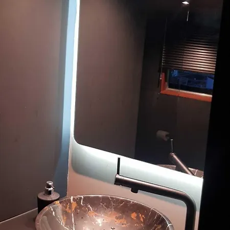 Bed & Breakfast Wheelhouse Euphrate Houseboat 3*