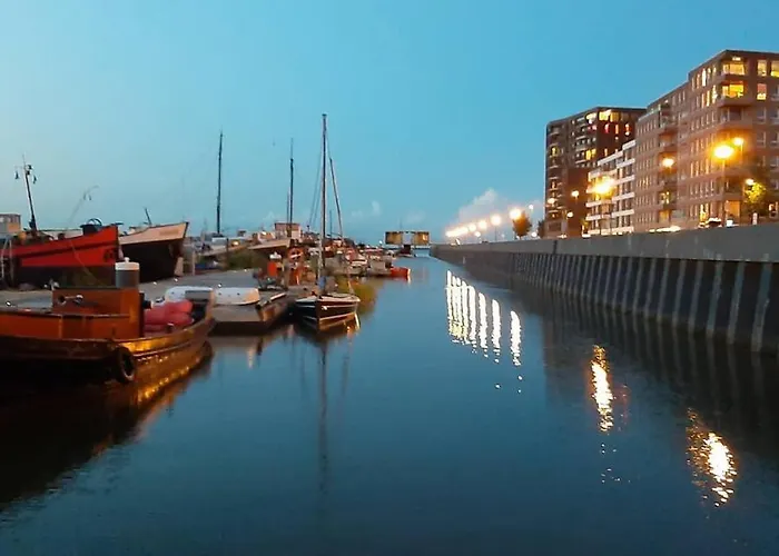 Bed & Breakfast Wheelhouse Euphrate Houseboat
