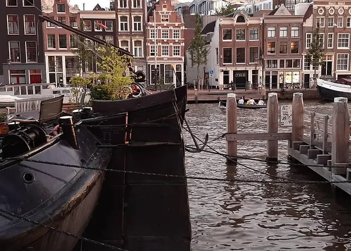 Wheelhouse Euphrate Houseboat Bed & Breakfast Amsterdam