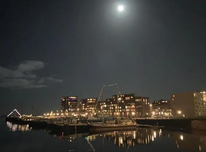 Wheelhouse Euphrate Houseboat Bed & Breakfast 3*