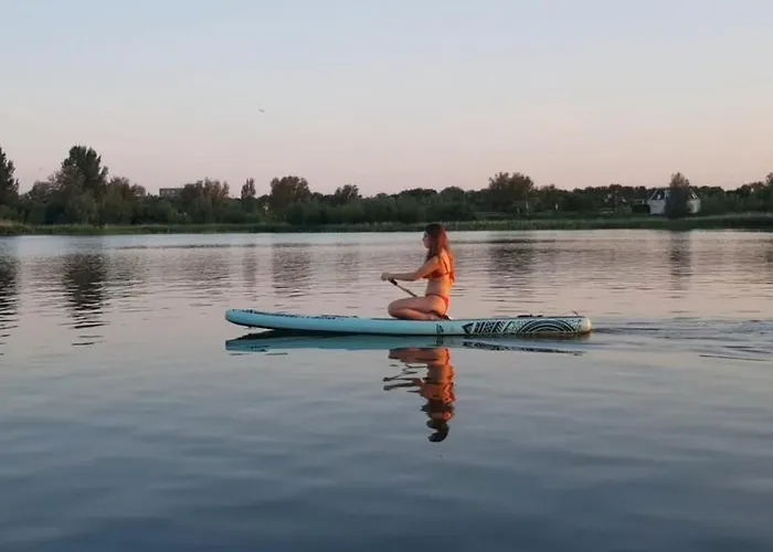 Bed & Breakfast Wheelhouse Euphrate Houseboat Amsterdam