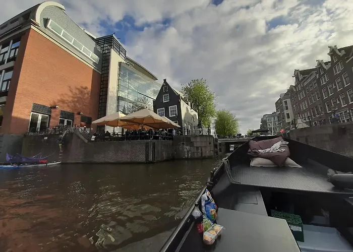 Wheelhouse Euphrate Houseboat Bed & Breakfast Amsterdam