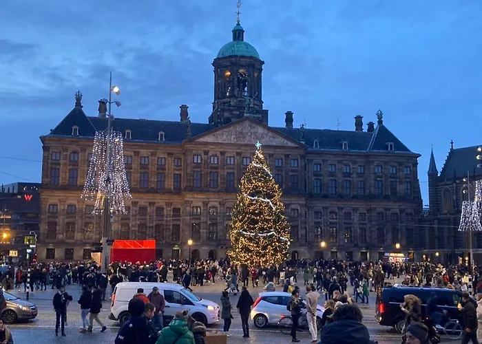 Wheelhouse Euphrate Houseboat Bed & Breakfast