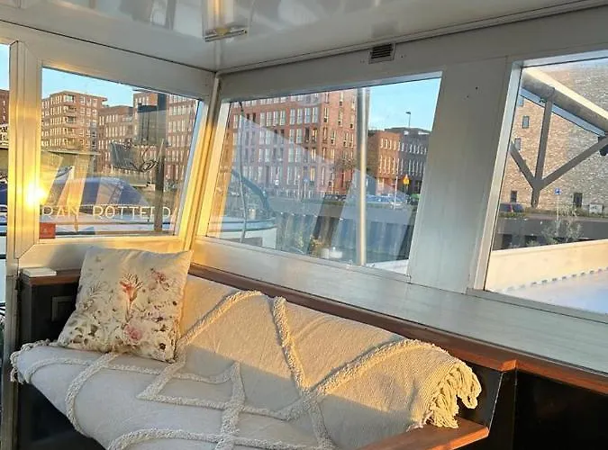 Wheelhouse Euphrate Houseboat Amsterdam