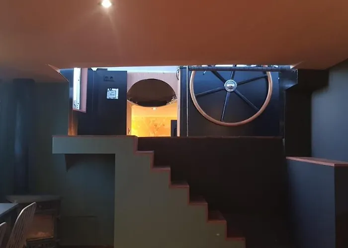 Bed & Breakfast Wheelhouse Euphrate Houseboat 3*