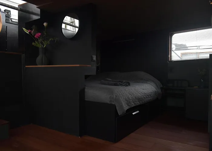 Bed & Breakfast Wheelhouse Euphrate Houseboat 3*