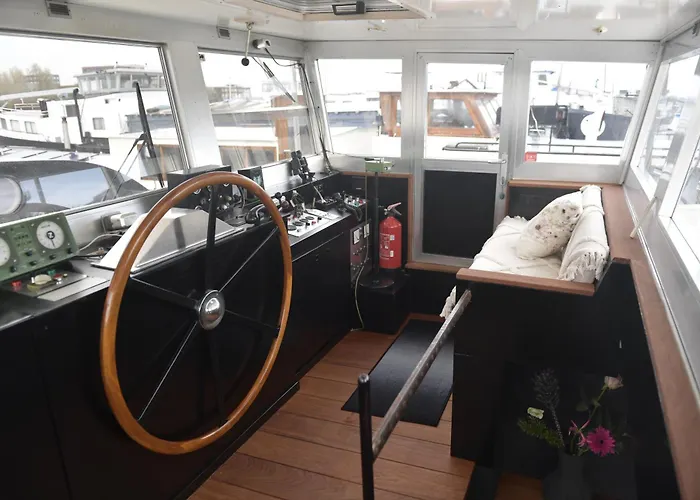 Wheelhouse Euphrate Houseboat 3* Amsterdam