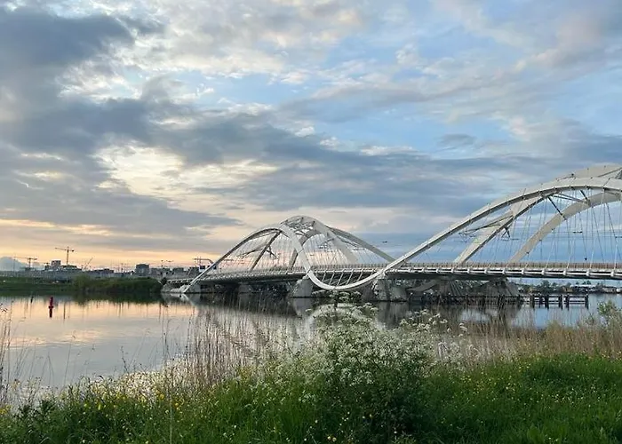 Bed & Breakfast Wheelhouse Euphrate Houseboat