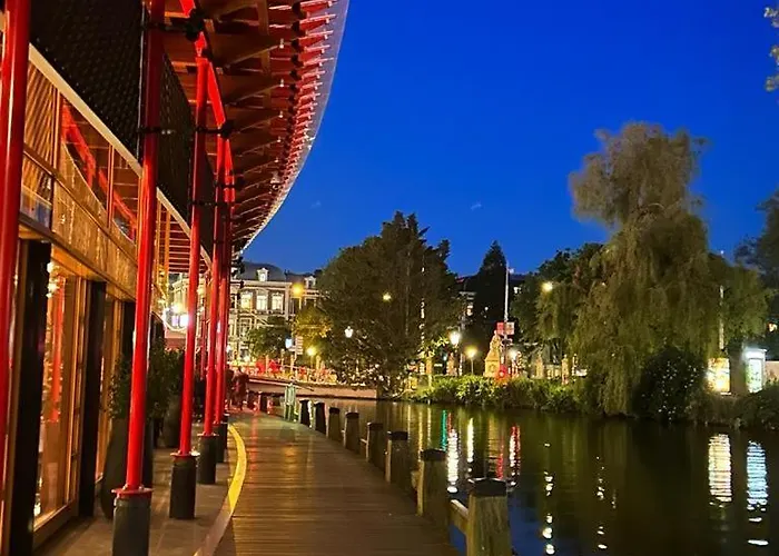 Wheelhouse Euphrate Houseboat Bed & Breakfast Amsterdam