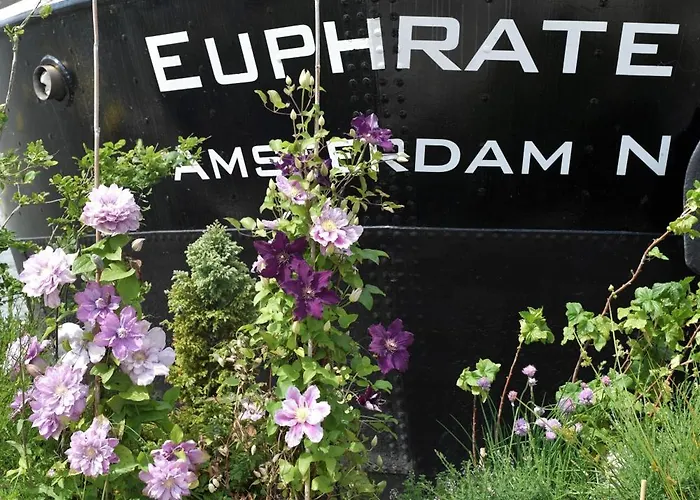 Wheelhouse Euphrate Houseboat Bed & Breakfast Amsterdam