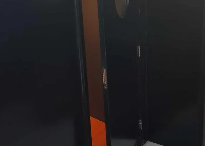 Bed & Breakfast Wheelhouse Euphrate Houseboat Amsterdam