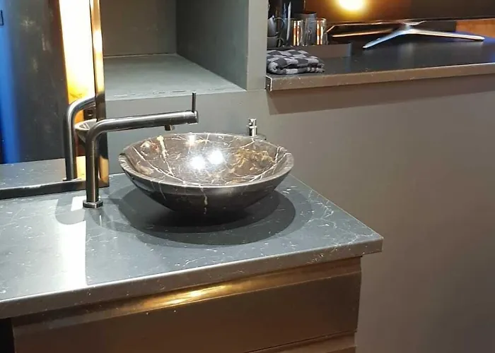 Wheelhouse Euphrate Houseboat 3*