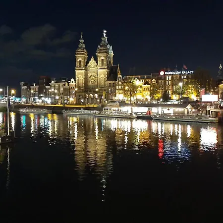 Wheelhouse Euphrate Houseboat ベッド・アンド・ブレックファスト