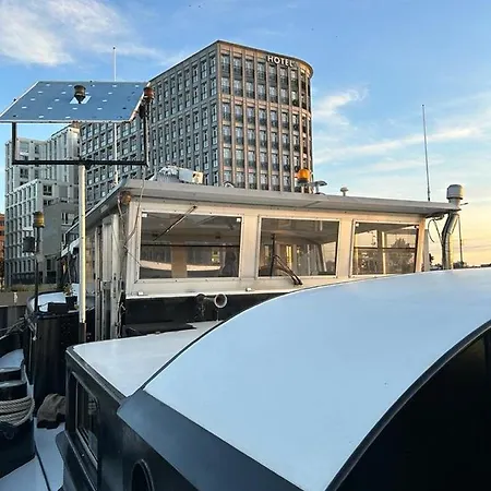 Wheelhouse Euphrate Houseboat ベッド・アンド・ブレックファスト アムステルダム