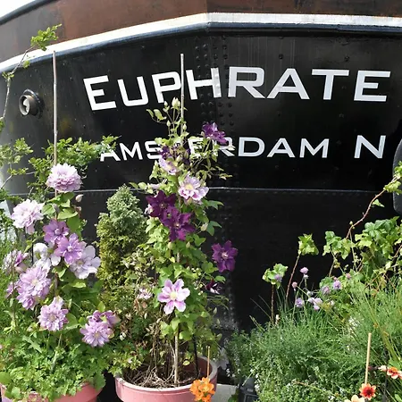 Wheelhouse Euphrate Houseboat ベッド・アンド・ブレックファスト アムステルダム