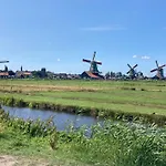 Wheelhouse Euphrate Houseboat Bed & Breakfast Amsterdam