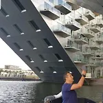 Bed & Breakfast Wheelhouse Euphrate Houseboat Amsterdam