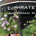 Wheelhouse Euphrate Houseboat Bed & Breakfast Amsterdam