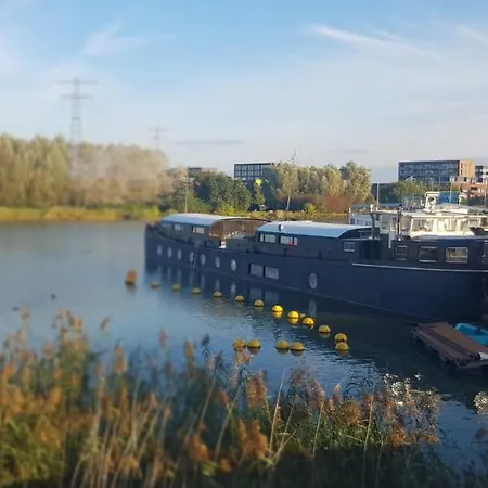 Wheelhouse Euphrate Houseboat Diemerbrug