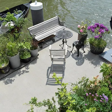 Wheelhouse Euphrate Houseboat * Diemerbrug